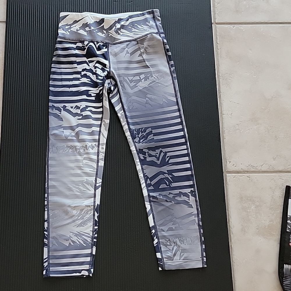 Nike Dri Fit Capri's  - Picture 3 of 6